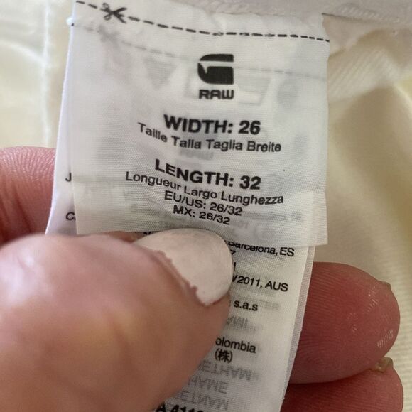 G-star RAW White Button-Fly boyfriend Jeans. Twisted signature inseem. - Picture 8 of 13